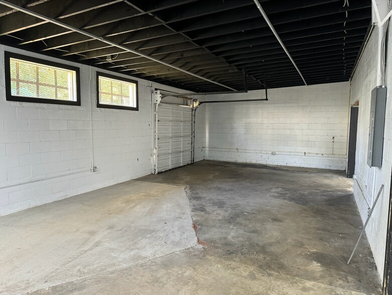 More Photos Of 792 SW Windsor St, Atlanta Warehouse For Lease