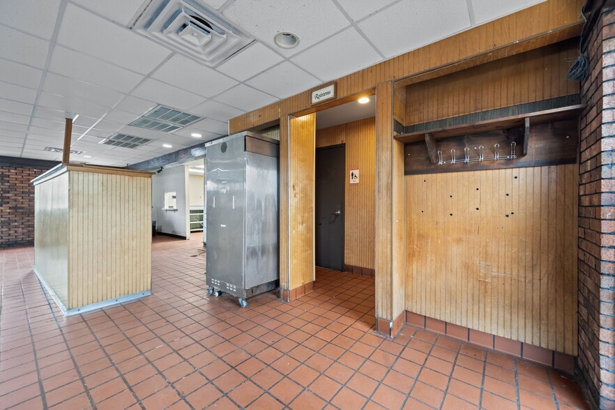 More Photos Of 1301 Gum Branch Rd, Jacksonville Restaurant For Lease