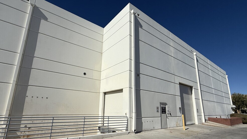 More Photos Of 1545 Pama Ln, Las Vegas Research And Development For Lease