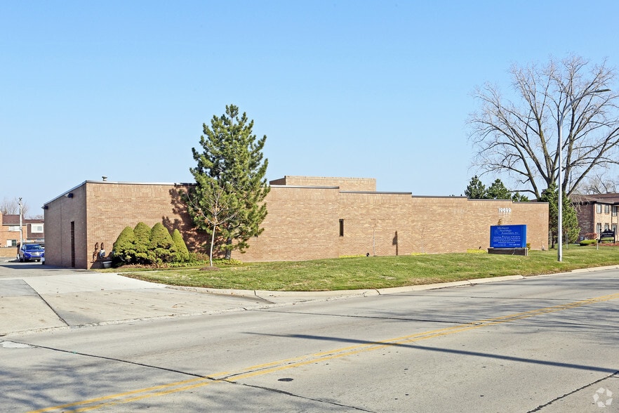 More Photos Of 19699 E 8 Mile Rd, Saint Clair Shores Office For Sale