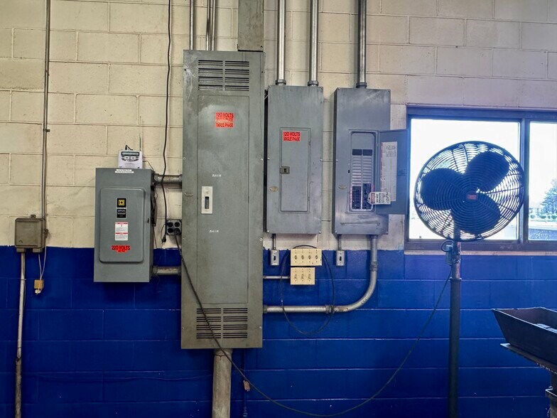 More Photos Of 205 W Main St, Bushnell Industrial For Sale