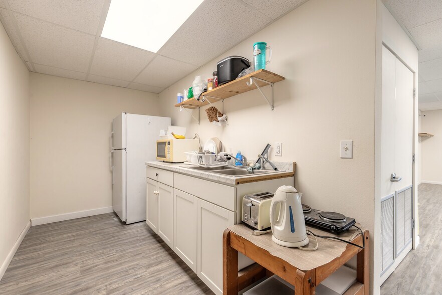 More Photos Of 529 Ridgewood Ave, Daytona Beach Freestanding For Lease