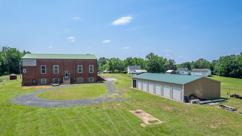 More Photos Of 217 E Aiken Rd, Eden Showroom For Lease