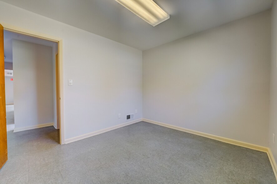 More Photos Of 4410 74th Ave, Hyattsville Medical For Lease