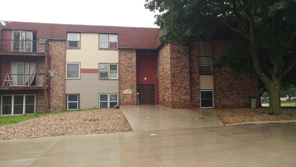 More Photos Of 600 Burton Ln, Fairmont Apartments For Sale
