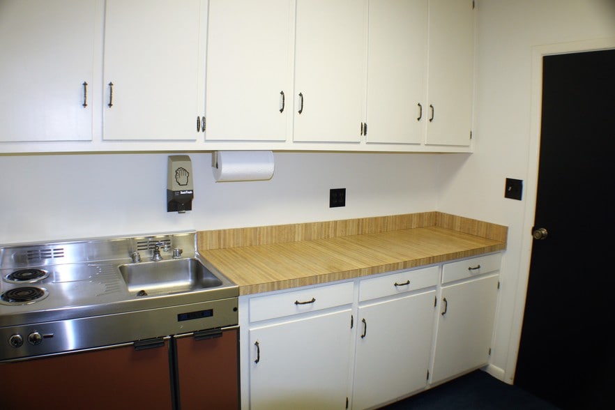 More Photos Of 111 W Pine St, Graham Office For Lease