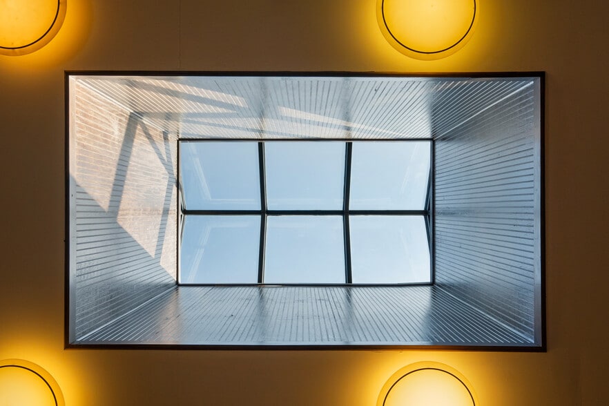 More Photos Of 108 S Walnut St, Muncie Office For Sale