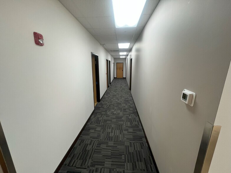 More Photos Of 1608 Royston Ln, Pflugerville Office For Sale