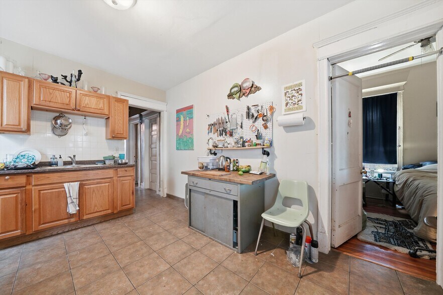 More Photos Of 3136 W Logan Blvd, Chicago Multifamily For Sale