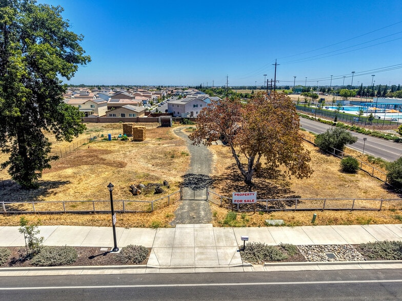 More Photos Of 19435 East St, Woodland Specialty For Sale