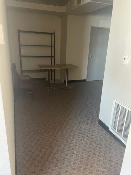 More Photos Of 801-901 Englewood Pky, Englewood Apartments For Lease