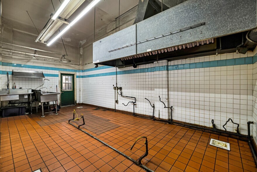 More Photos Of 131 Broadway St, Chico Restaurant For Sale