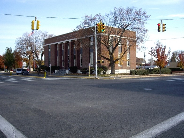 Primary Photo Of 713 E Edison Ave, Sunnyside Post Office For Lease