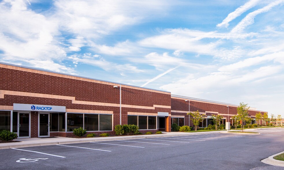 More Photos Of 11820-11860 W Market Pl, Fulton Unknown For Lease