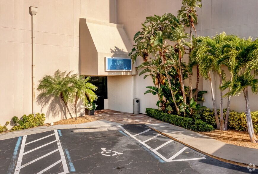 More Photos Of 1255 Cleveland St, Clearwater Office For Lease