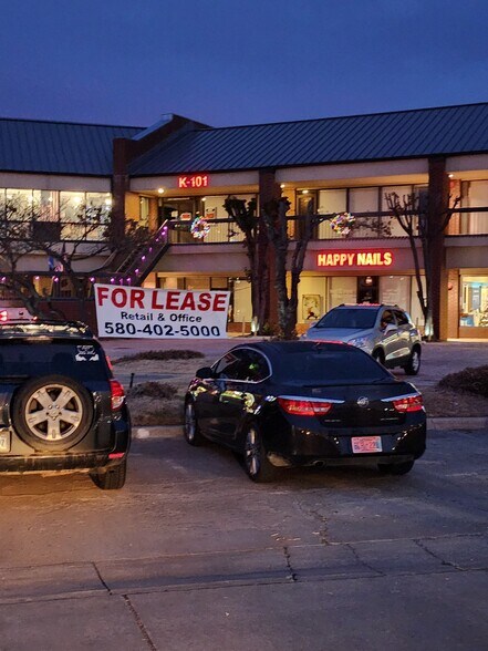 More Photos Of 2728 Williams Ave, Woodward General Retail For Lease