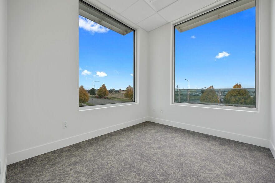 More Photos Of 9425 Sandifur Pky, Pasco Office For Sale