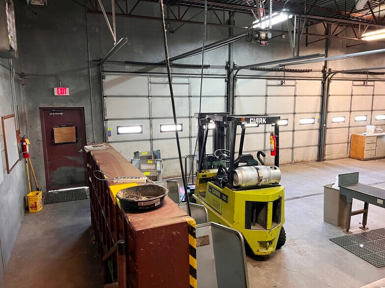 More Photos Of 506 James St, Brainerd Warehouse For Lease