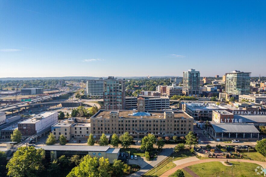 More Photos Of 500 President Clinton Ave, Little Rock Office For Lease