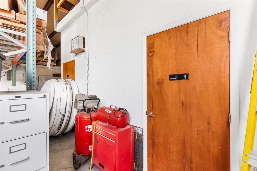 More Photos Of 118 Weber Ave, Leesburg Industrial For Sale