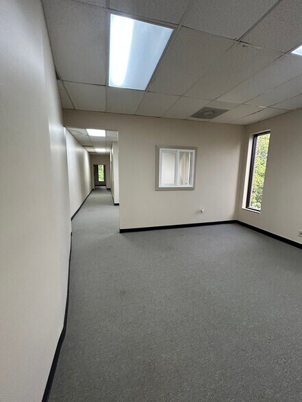 More Photos Of 989 Knox Abbott Dr, Cayce Office For Sale