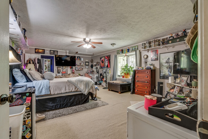 More Photos Of 5560 Highway 19 E, Hampton Manufacturing For Sale