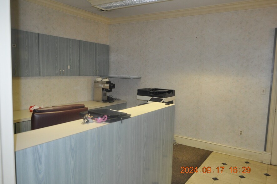 More Photos Of 2224 E Fayette St, Baltimore Warehouse For Lease