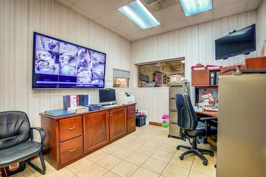 More Photos Of 1430 S Broadway St, Sulphur Springs Carwash For Sale