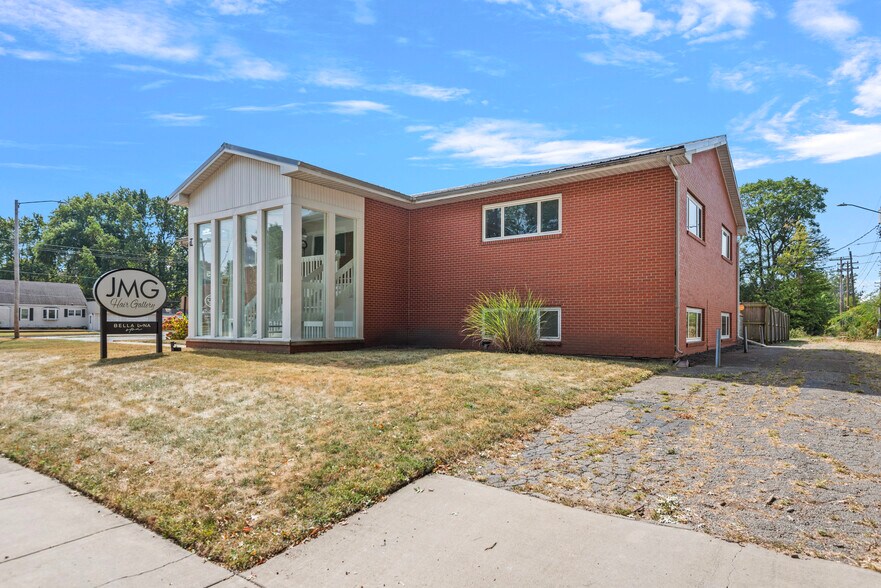 More Photos Of 2445 S 5th St, Springfield Office For Sale