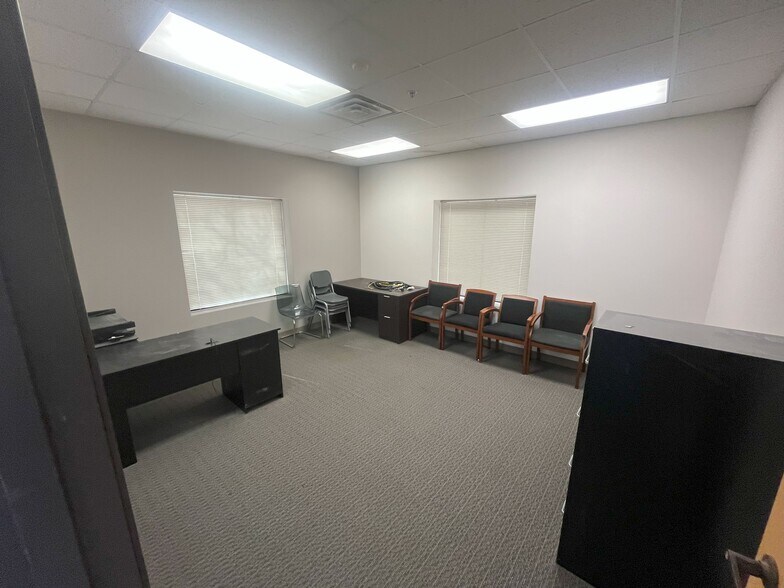 More Photos Of 1608 Royston Ln, Pflugerville Office For Sale