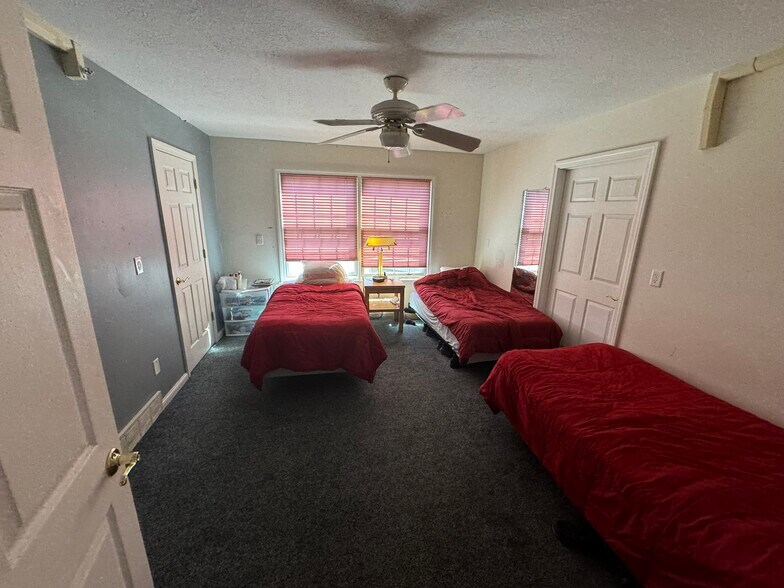 More Photos Of 1173 Manchester Ave SW, North Lawrence Office Residential For Sale