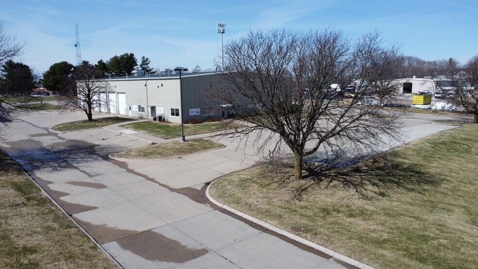 More Photos Of 3408 101st St, Urbandale Truck Terminal For Sale