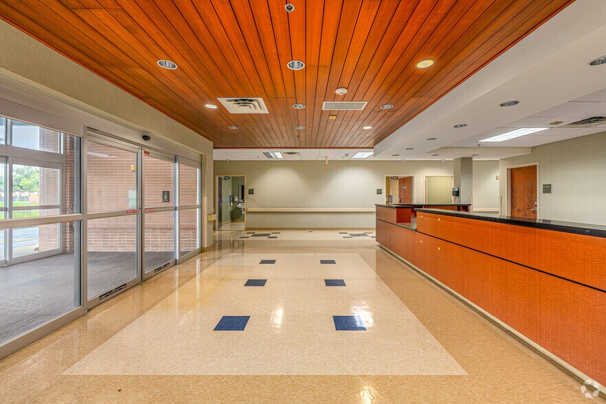 More Photos Of 307 Polly Ln, Lafayette Rehabilitation Center For Sale