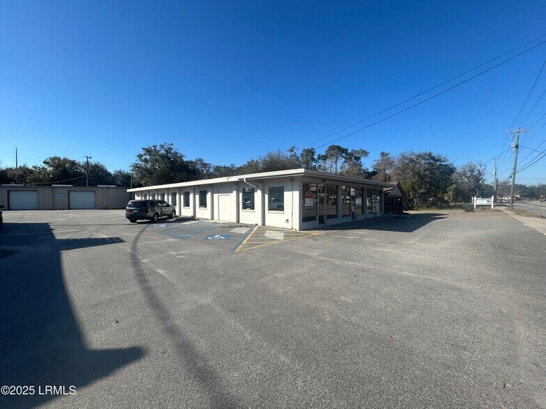 More Photos Of 1810 Boundary St, Beaufort Freestanding For Lease