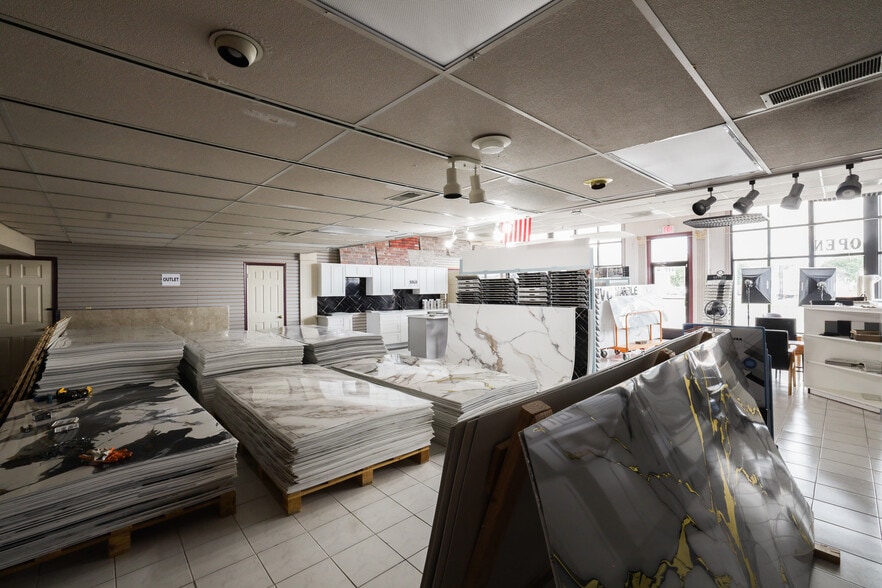 More Photos Of 417 Jefferson Davis Hwy, Fredericksburg Flex For Sale