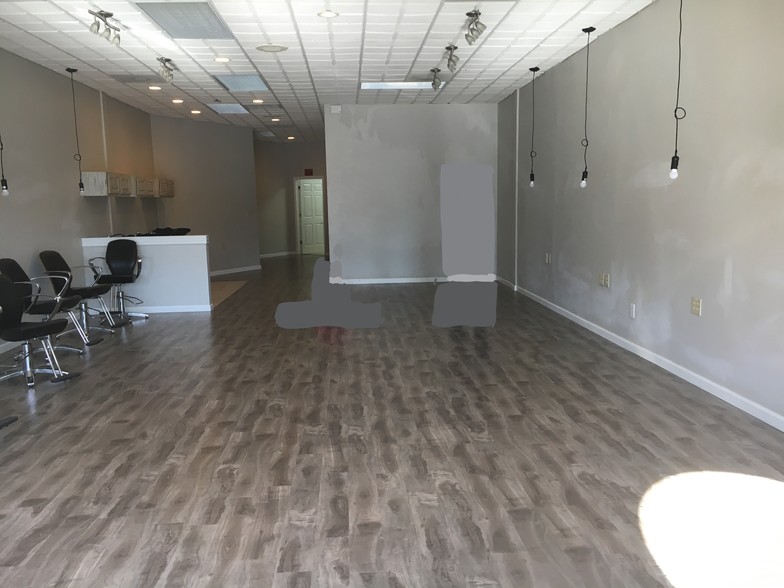 More Photos Of 19507 W Catawba Ave, Cornelius Freestanding For Lease