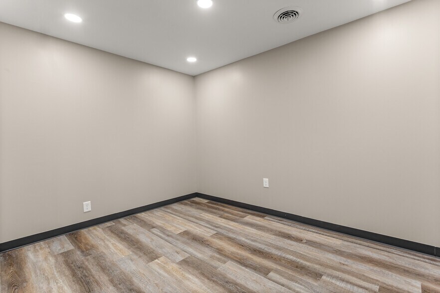 More Photos Of 18120 Mack Ave, Grosse Pointe Storefront Retail Office For Sale