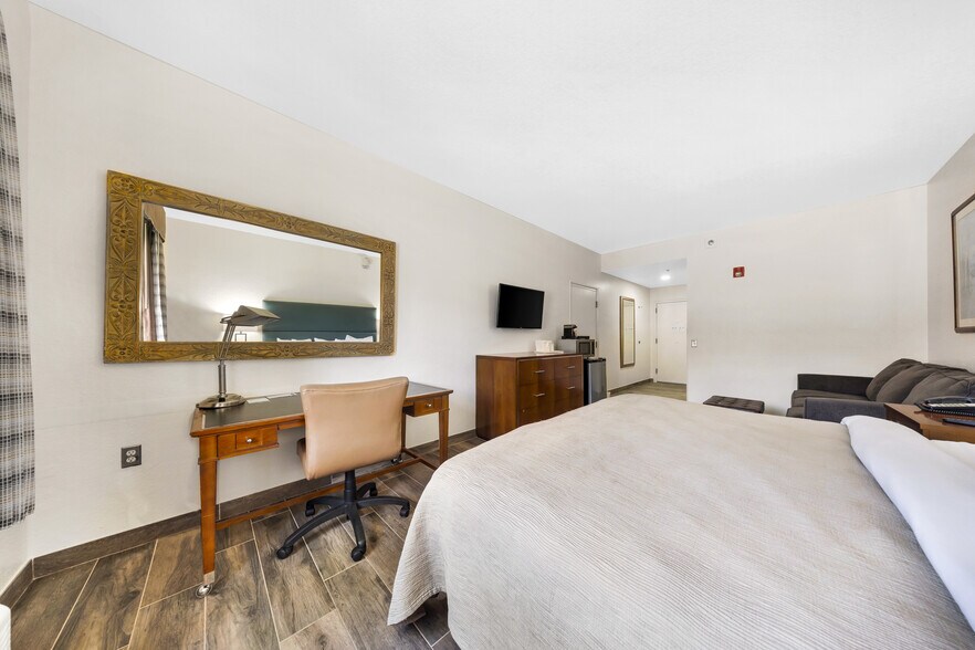 More Photos Of 333 SE 1st Ave, Florida City Hotel For Sale