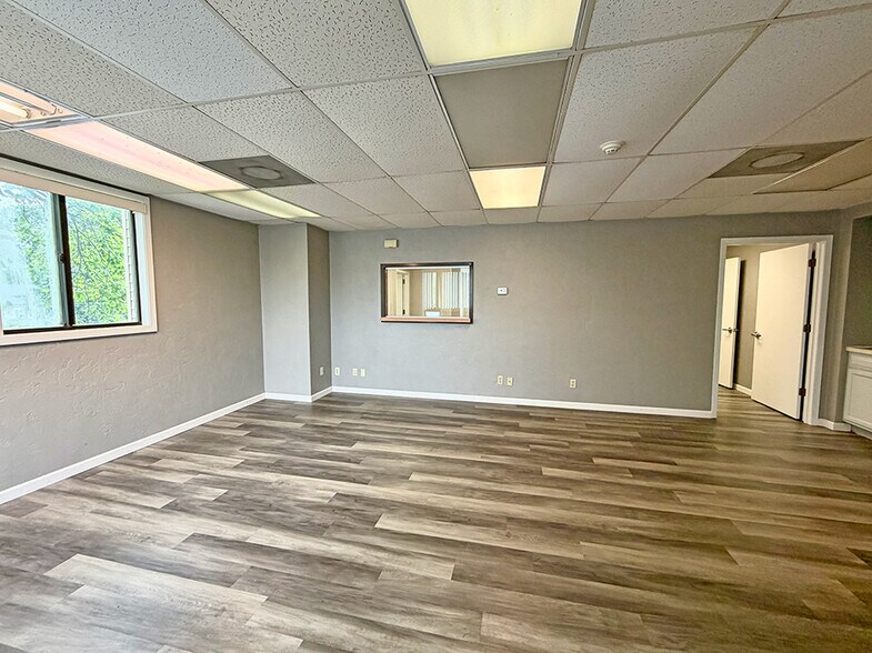 More Photos Of 531 Vandalia St, Collinsville Office For Sale