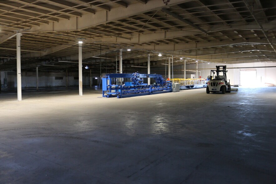 More Photos Of 5759 Tammy Little Dr, Section Warehouse For Sale