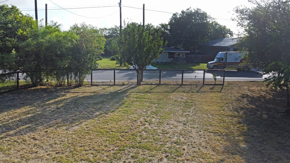 More Photos Of 962 S Castell Ave, New Braunfels Land For Sale