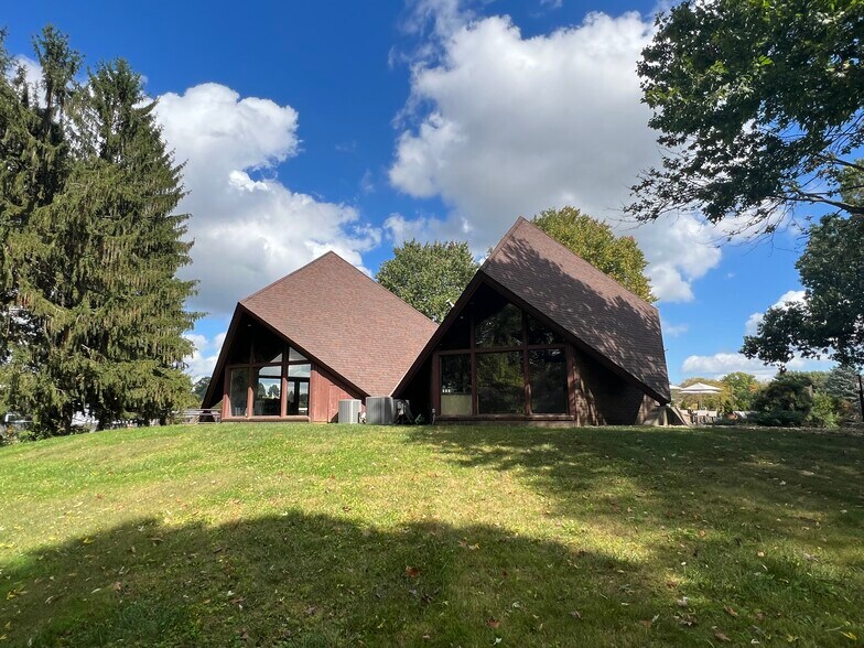 More Photos Of 10804 Wilkshire Blvd, Bolivar Office For Sale