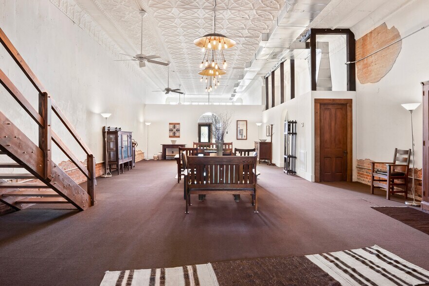 More Photos Of 118 W. Grand St, Whitewright Storefront Retail Residential For Sale