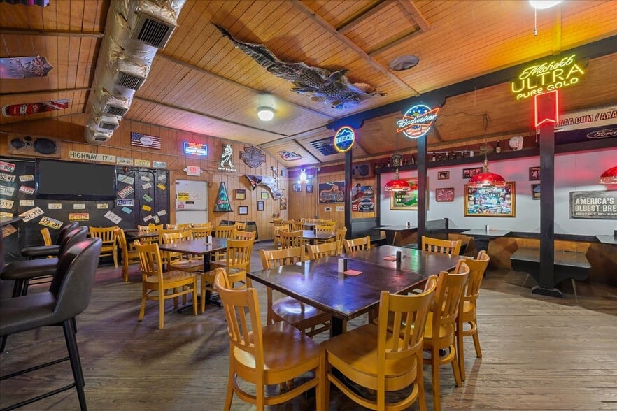 More Photos Of 337 S US Highway 17, East Palatka General Retail For Sale