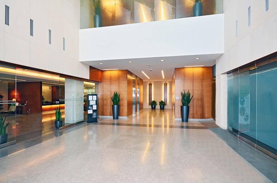 More Photos Of 5900 S Lake Forest Dr, McKinney Office For Lease