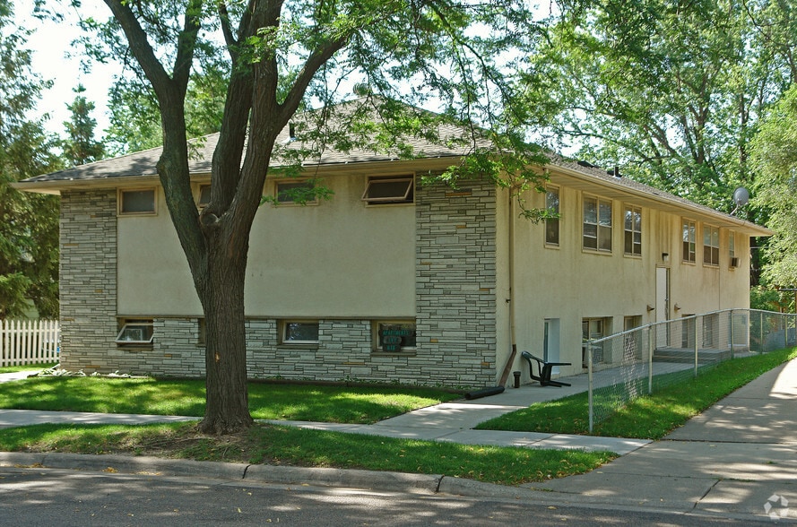 Primary Photo Of 616 Ivy Ave E, Saint Paul Apartments For Sale