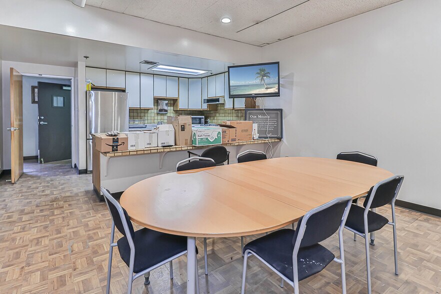 More Photos Of 1625 Riverside Dr, Los Angeles Warehouse For Lease