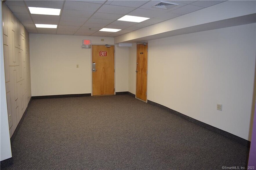 More Photos Of 987-1003 Main St, East Hartford Storefront Retail Office For Lease