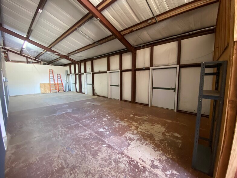 More Photos Of 6701 NW 178th St, Edmond Flex For Sale