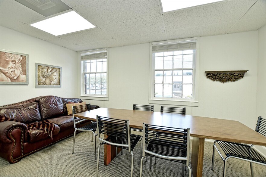 More Photos Of 600 Forest St, Georgetown Office For Sale